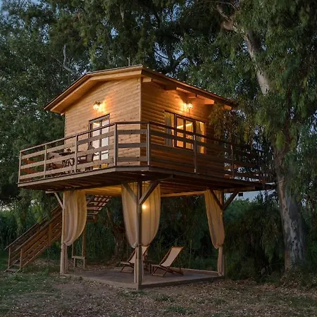 River Treehouse Chalet *