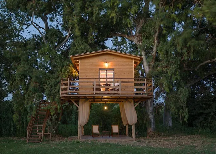 River Treehouse Chalet *