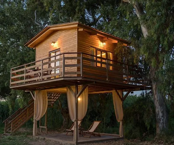 River Treehouse Chalet *